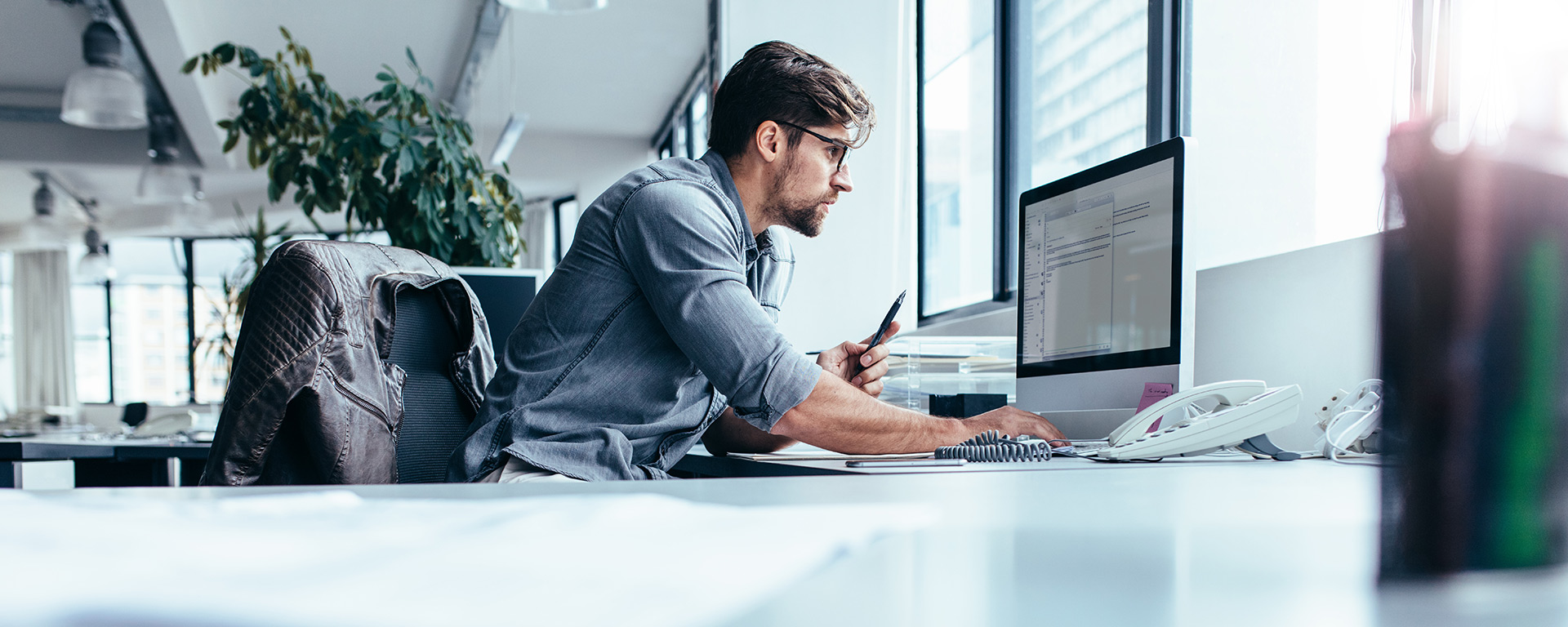 arbeiten am monitor